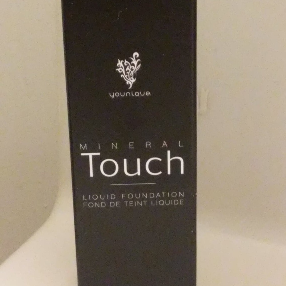 Younique Mineral Touch Liquid Foundation